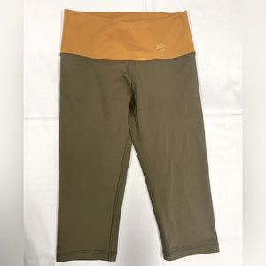 Mika Yoga Wear Capri high waisted pant xs/s